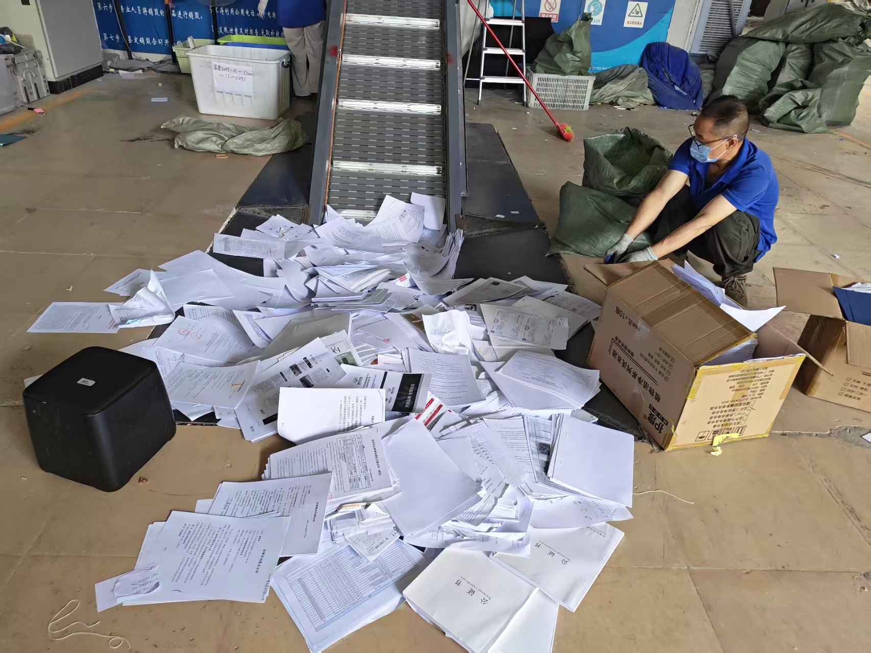 广州花都学校试卷销毁，考生答题卡销毁